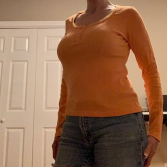 Button Top - Picture 2 of 5